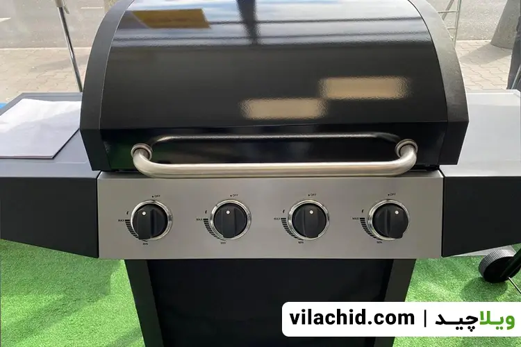 یک باربیکیو فلزی مشکی